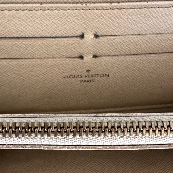 Louis Vuitton Damier Azur Zippy Wallet - Picture 2 of 15